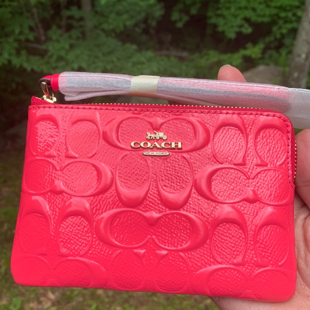 Authentic COACH patent signature logo wristlet ❤️ - Picture 2 of 10